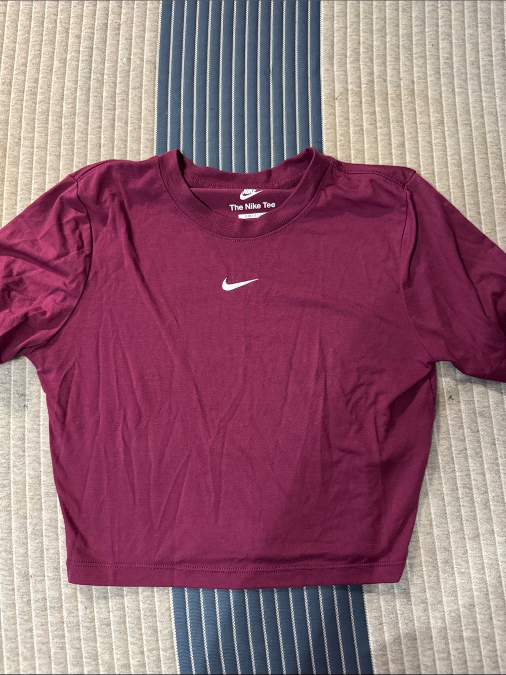 Nike Women’s Maroon Cropped Swoosh Tee